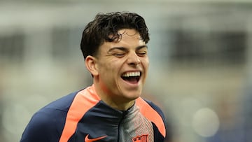Soccer Football - UEFA Champions League - Round 16 - First Leg - Newcastle United v FC Barcelona - St James' Park, Newcastle, Britain - March 10, 2026 FC Barcelona's Xavi Espart during the warm up before the match REUTERS/Scott Heppell