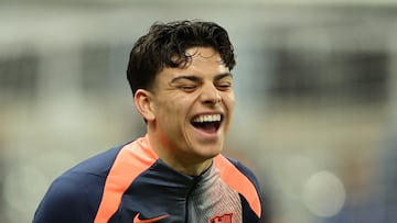 Soccer Football - UEFA Champions League - Round 16 - First Leg - Newcastle United v FC Barcelona - St James' Park, Newcastle, Britain - March 10, 2026 FC Barcelona's Xavi Espart during the warm up before the match REUTERS/Scott Heppell