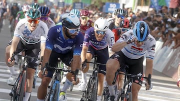 Jakobsen celebra su triunfo en la meta de Jáchal por delante de Gaviria.