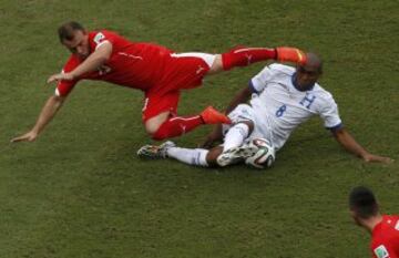 Xherdan Shaqiri y Wilson Palacios.
