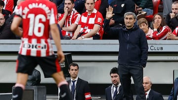 BILBAO, 11/05/2025.- El técnico del Athletic Club, Ernesto Valverde, durante el encuentro correspondiente a la jornada 35 de Laliga EA Sports que disputan hoy domingo Athletic Club y Alavés en el estadio de San Mamés, en Bilbao. EFE / Miguel Toña.