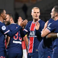 El PSG golea al Nimes y dormirá líder