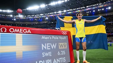 Winner Sweden's Armand Duplantis celebrates setting the new world record after the men's pole vault final of the athletics event at the Paris 2024 Olympic Games at Stade de France in Saint-Denis, north of Paris, on August 5, 2024. (Photo by Kirill KUDRYAVTSEV / AFP)