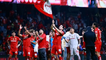Soccer Football - Liga MX - Toluca v Club America - Estadio Nemsio Diez, Toluca, Mexico - November 8, 2025 Toluca's Antonio Briseno and teammates celebrate after the match REUTERS/Eloisa Sanchez