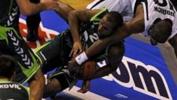 <b>UNICAJA 84 - SPIROU 73</b>.