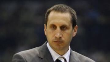 David Blatt, durante un partido de exhibici&oacute;n ante los Timberwolves, durante su etapa como t&eacute;cnico del Efes.