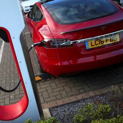 Why is Tesla stock collapsing? The reasons for the fall of the company’s shares