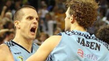 <strong>ESTUDIANTES, ÉPICO.</strong>