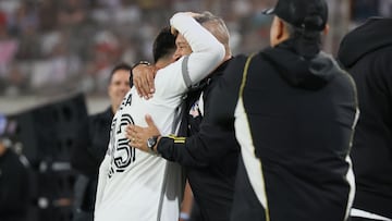 Futbol, Colo Colo vs River Plate.
Duelo de las Leyendas 2024.
El jugador de Colo Colo Manuel Neira celebra su gol contra River Plate durante el partido amistoso Duelo de las Leyendas disputado en el estadio Monumental de Santiago, Chile.
7/12/2024
Dragomir Yankovic/Photosport
Football, Colo Colo vs River Plate
Legends of duel 2024
Colo ColoÕs player Manuel Neira, celebrates after scoring against River Plate during the friendly match Legends of duel at Monumental stadium in Santiago, Chile.
7/12/2024
Dragomir Yankovic/Photosport