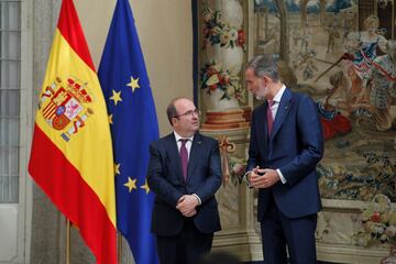 El ministro de Cultura y Deporte, Miquel Iceta y el Rey Felipe VI charlan durante el acto. 