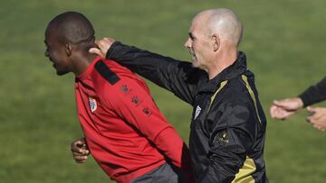 Paco J&eacute;mez, junto a Kakuta.