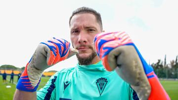 Conan Ledesma, portero del Cádiz CF, atiende a Diario AS.