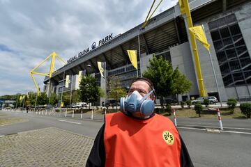 Operario en los alrededores del Signal Iduna Park. 