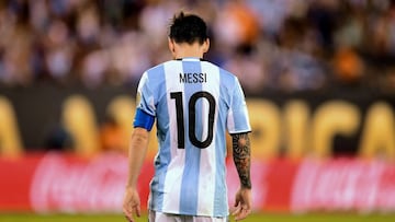 Argentina&#039;s Lionel Messi reacts during the Copa America Centenario final in East Rutherford, New Jersey, United States, on June 26, 2016.  / AFP PHOTO / ALFREDO ESTRELLA