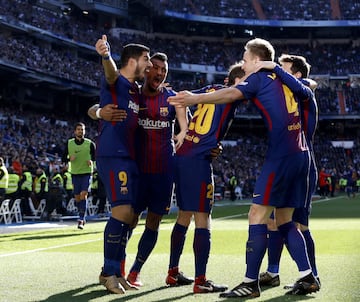 Los jugadores del Barcelona celebrando el gol 0-1