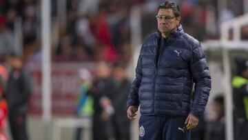 Luis Fernando Tena renov&oacute; por a&ntilde;o y medio con Chivas