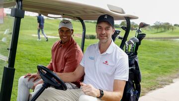 GRAF2913. BOADILLA DEL MONTE (MADRID), 18/09/2023.- Pau Gasol (d) y Rafa Nadal participan en el Torneo de Golf solidario a favor de la Gasol Foundation, cuya misión es la prevención de la obesidad infantil, este lunes en el Club de Golf Santander de Boadilla del Monte, en Madrid. EFE/ Juan Carlos Hidalgo