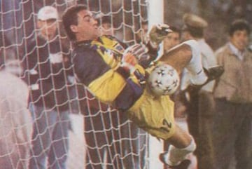 El meta uruguayo que defendiera a Colo Colo entre 1996 y 2000, jugó 86 partidos, en los cuales recibió 110 goles. Recibía en promedio 1.28 goles por cotejo.