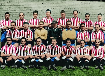 Con la finalización de la Guerra Civil española, el Athletic de Madrid y el Aviación Nacional, se iban a fusionar para crear el Atlético Aviación. En cuanto a la camiseta, se adoptaron los es rojiblancos del Athletic de Madrid y prácticamente el mismo modelo, pero como modificación se introdujo el escudo. Hasta 1939 no se llevó el escudo en la camiseta, en este caso el del Atletico Aviación. Se dejo el azul como uniforme de respeto. Utilizando la camiseta que usaba el Nacional como segundo uniforme.