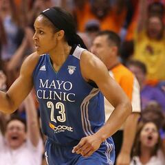 Maya Moore recrea icónica imagen de Michael Jordan