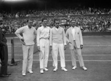 Los finalistas de dobles de Wimbledon en 1926: Vincent Richards, Jacques Brugnon, Henri Cochet y Howard Kinsey.