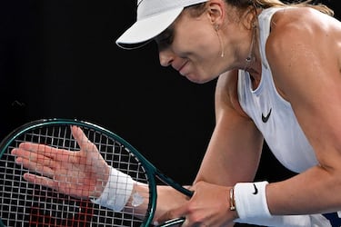 Paula Badosa reacciona a un punto perdido ante Aryna Sabalenka.