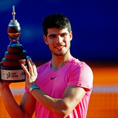 Alcaraz emula a Nadal y a Ferrero en Buenos Aires