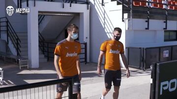 Cutrone y Ferro se entrenan por primera vez con el Valencia