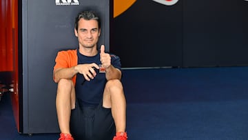 Dani Pedrosa en el box del Red Bull KTM durante los test de MotoGP en Sepang 2026.