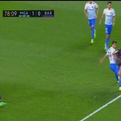 Gil Manzano sacó fuera un posible penalti a Sergi Roberto