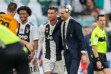 Cristiano Ronaldo celebra el campeonato de liga con Massimiliano Allegri.