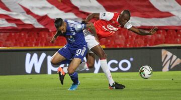 Los equipos capitalinos no se sacaron diferencias en el clásico y terminaron empatando 1-1. Por Millonarios marcó Juan Carlos Pereira y Jorge Luis Ramos lo empató para Independiente Santa Fe. 