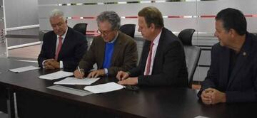 Firma del acuerdo entre FCF y Caracol Televisión