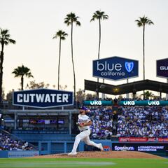 Singer responds after national anthem controversy at Dodger Stadium