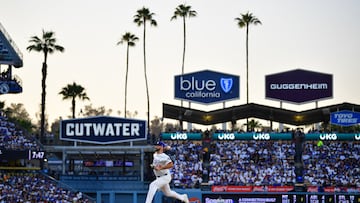 Singer responds after national anthem controversy at Dodger Stadium