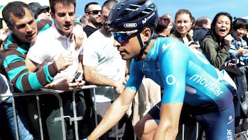 GRAF4479. ZARAUTZ (GIPUZKOA), 02/04/2018.- El ciclista del Movistar Mikel Landa momentos antes de la salida en la primera etapa de la Vuelta Ciclista al País Vasco, disputada hoy con salida y destino en Zarautz (Gipuzkoa), sobre un recorrido de 162,1 kilómetros. EFE/Javier Etxezarreta