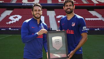GRAF3366. MADRID, 19/06/2020.- El delantero hispanobrasileño del Atletico de Madrid Diego Costa (d), alcanzó el pasado miércoles en el encuentro liguero contra Osasuna la cifra redonda de 200 partidos oficiales con el Atlético