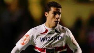 El centrocampista brasileño Hernanes ficha por el Lazio