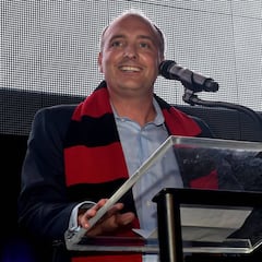 Darren Eales explica por qué se separaron de Frank de Boer