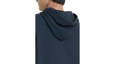 Esta sudadera de Under Armour encanta a los hombres, arrasa en otoño y (por ahora) está a mitad de precio