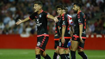 Los futbolistas del Tenerife, en su partido contra el Granada (2-1)