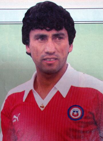 El 20 de abril de 1989, Salgado jugó en el empate 1-1 en el Nacional.