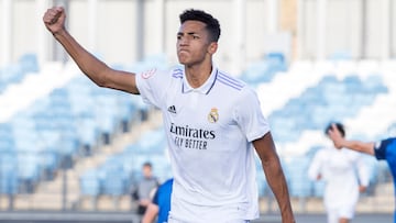 Álvaro Rodríguez celebra su último gol con el Castilla, el 1 de abril contra el Sanse.