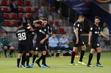 El Pachuca logró el objetivo y se hizo con el tercer lugar del Mundial de Clubes 2017 tras golear 1-4 al local Al-Jazira de Abu Dhabi en el partido por el premio de consolación. Jara, Sagal, de la Rosa y Urretaviscaya, quien fue galardonado con el Balón de Bronce del campeonato, fueron los anotadores de los tantos. De hecho, el uruguayo posó junto a Cristiano y Modric cuando le fue entregado el trofeo. Los Tuzos igualaron a Monterrey y Necaxa, quienes en 2012 y 2000 también entraron en el podio del ‘Mundialito’.