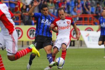 El 'Duende' es uno de los referentes e históricos de la U. Arribó en 2011, el año más exitoso en la historia de los azules, en el cual logró el bicampeonato nacional y la Copa Sudamericana. Hasta la fecha, el rosarino tiene ocho títulos con los estudiantiles.