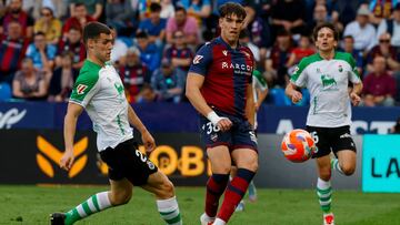 Carlos Espí, del Levante, contra el Racing.