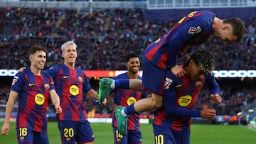 Soccer Football - LaLiga - FC Barcelona v RCD Mallorca - Spotify Camp Nou, Barcelona, Spain - February 7, 2026 FC Barcelona's Lamine Yamal celebrates scoring their second goal with FC Barcelona's Marc Casado, FC Barcelona's Dani Olmo, FC Barcelona's Fermin Lopez and FC Barcelona's Marcus Rashford REUTERS/Albert Gea