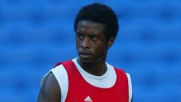 El defensa francés Philippe Christanval, que llegó al Barcelona en 2001 y se marchó rumbo al Olympique de Marsella dos años después, ha abierto una joyería en Londres, dando paso a una retirada casi en el anonimato, puesto que este año seguía sin equipo tras militar en el Fulham inglés la pasada campaña, informó el diario ''Le Parisien''.