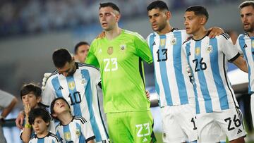 Soccer Football - International Friendly - Argentina v Panama - Estadio Monumental, Buenos Aires, Argentina - March 23, 2023 Argentina's Lionel Messi lines up with Emiliano Martinez and teammates during the national anthem before the match REUTERS/Agustin Marcarian