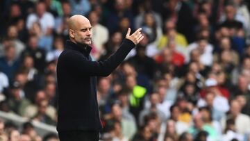 Pep Guardiola, entrenador del Manchester City, durante el partido ante el Fulham.